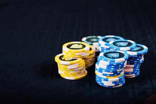 四枚変える ポーカー：勝利をつかむための究極の戦略